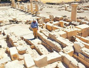 Church floor found in city of gladiators in western Turkey