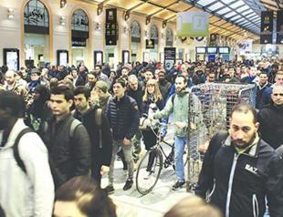 Trains grind to a halt as strikes grip France