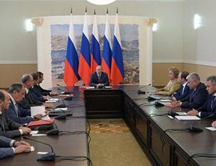 Russia rehearses swiftly moving military hardware to Crimea