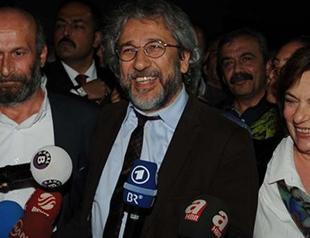 Int’l press organizations call on Turkish authorities to allow former Cumhuriyet editor’s wife to travel freely