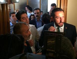 Police prevent press briefing in parliament