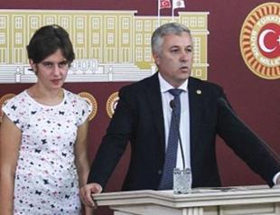 Turkish lawmaker makes press statement alongside daughter with autism