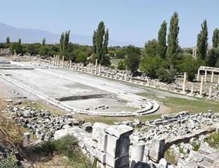Giant pool from ancient city comes to light