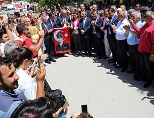 Opposition CHP holds press meeting in Bolu amid protests