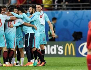 Turkey come back from the dead after victory over Czechs