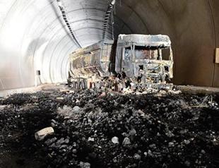 PKK militants block road, set trucks ablaze in Turkey’s southeast