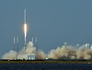Explosion rocks SpaceX launch site in Florida during test
