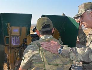 Turkey’s top soldier pays Eid visit to border posts in Gaziantep