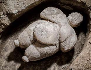 Unique female sculpture found in Turkeys Çatalhöyük