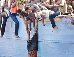 Some 4,650 migrants saved, 28 die trying to reach Italy