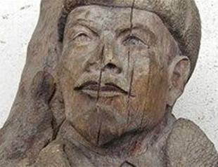 Wooden bust of Lenin dumped ashore off Turkey to feature in film