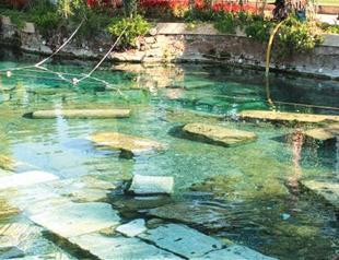 Ancient Hierapolis pool collapses after two earthquakes