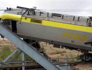 Four engines drivers injured as trains collide in Turkey’s Sivas