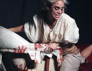 İzmir avant-garde theater opens season with murder of Marat