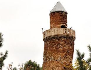 Turkey’s leaning minaret rivals Tower of Pisa