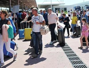 First Russian tourist flight since crisis lands in Turkish resort