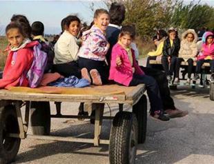 Students in Adana forced to go to school using horse due to minibus no-show