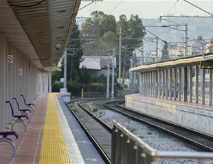 Workers go on strike at İzmir’s main suburban rail company