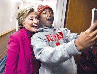 Race narrowing as Clinton, Trump push into final weekend