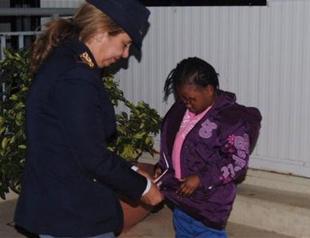 Migrant girl and mother reunited by chance