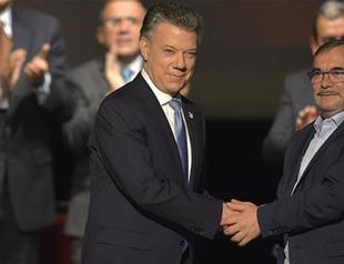 Colombia, rebels sign peace in sober ceremony amid opposition