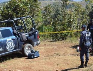 32 bodies, 9 human heads found in Mexico mass graves