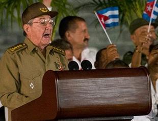 Raul Castro vows to defend Fidel’s revolution
