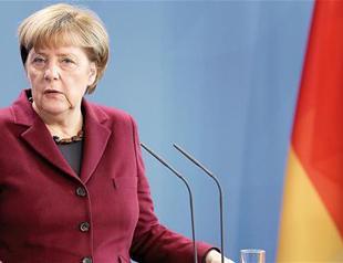 Merkel warns of ramped up Russia cyber attacks ahead of vote