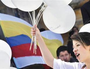 Colombian Congress ratifies peace deal; critics boycott vote