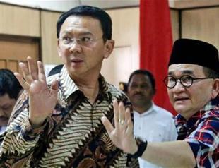 Governor of Indonesia capital sobs as blasphemy trial begins