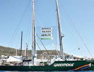 Greenpeace campaigns for solar panels on Turkish roofs