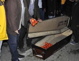 Turkish vegetable producers hold symbolic funeral for low exports