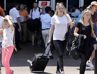 Foreign tourist arrivals to Turkey drop 26 percent in October, though Russians returning