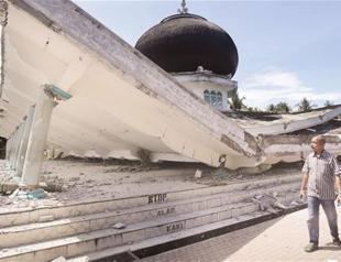 97 dead, scores injured in Indonesian quake