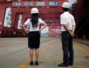 China trade rises unexpectedly in sign of global pick-up but Trump clouds 2017