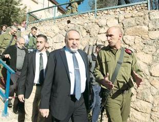Israel’s Lieberman urges Jews to leave France