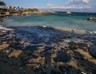 Cleaning of fuel leakage to last two months in Turkey’s Çeşme