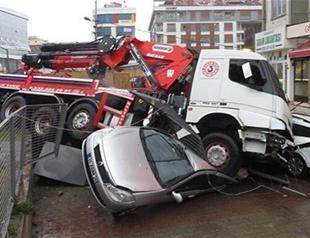 Crane truck crushes 6 vehicles, wounds 5 people in Istanbul