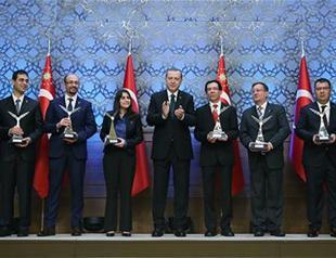 Erdoğan gives 2016 Science Awards