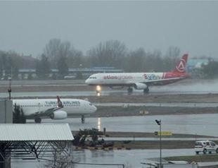 Flights canceled, roads locked due to snowfall, storms across Turkey