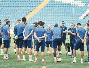 Eyes on Dutchmen as Fenerbahçe hosts Feyenoord