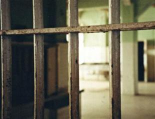 10 on the run after attack on Bahrain jail