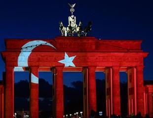 Berlin’s iconic Brandenburg Gate illuminated in colors of Turkish flag after Istanbul attack