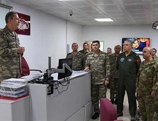 Top soldier visits Syrian border, İncirlik Air Base