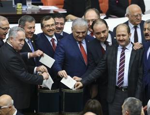 Turkish MPs approve constitution change