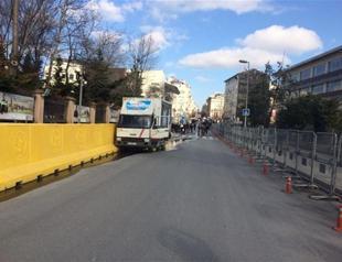 Driver detained after truck breaks security barrier in Istanbul police headquarters