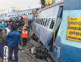 At least 36 killed as Indian train derails