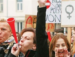 Women in Poland strike to protest proposal for abortion ban