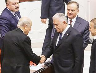 AKP in referendum effort ahead of final charter round in parliament