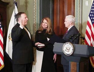 Former congressman Mike Pompeo sworn in as new CIA director
